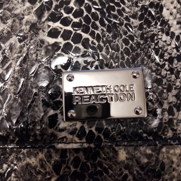 Kenneth Cole reaction fold over wallet and Jaclyn Smith strappy wallet - Picture 7 of 9